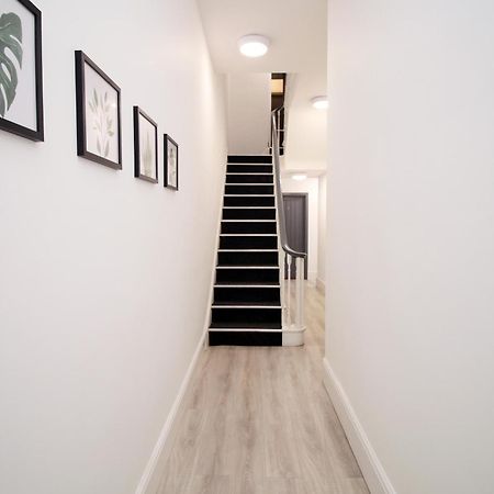 Fully Equipped Kitchen, Parking, City Centre Swansea Bagian luar foto