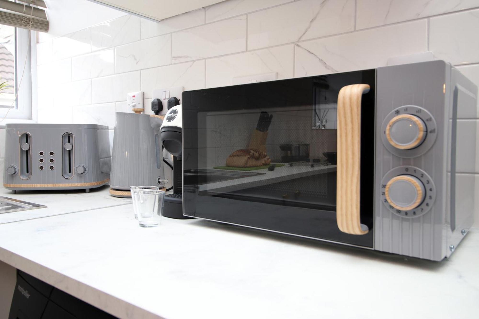 Fully Equipped Kitchen, Parking, City Centre Swansea Bagian luar foto