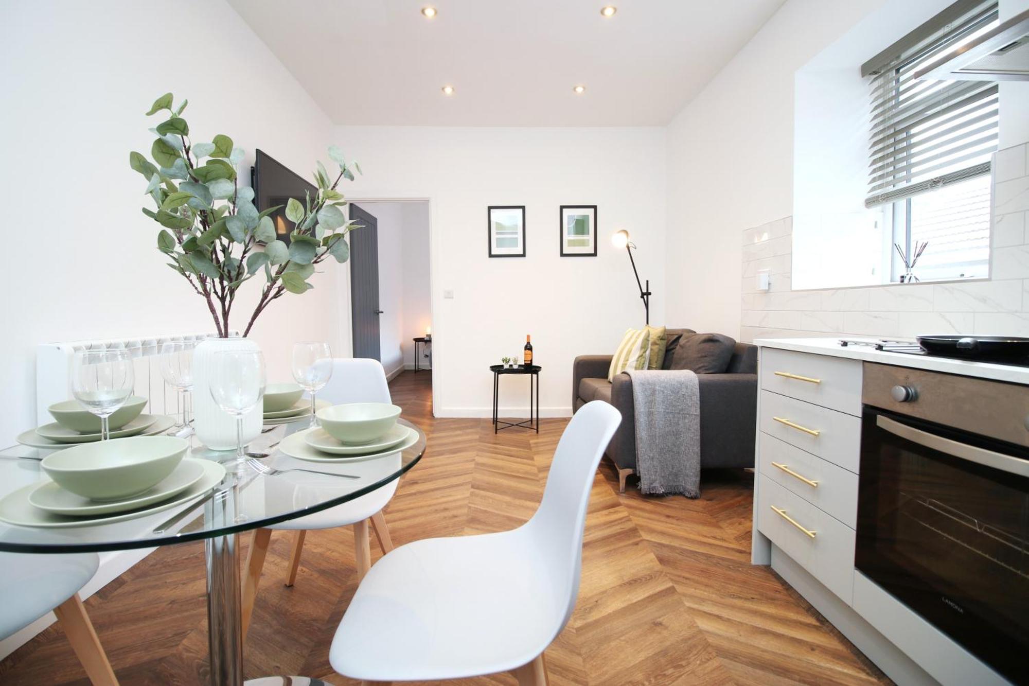 Fully Equipped Kitchen, Parking, City Centre Swansea Bagian luar foto