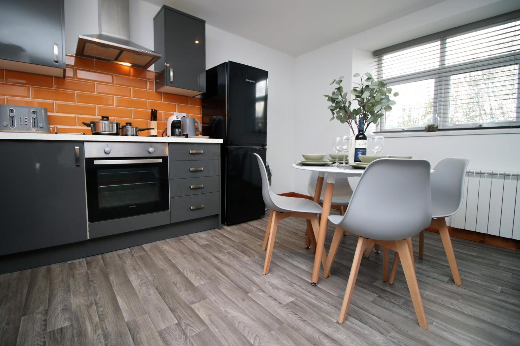 Fully Equipped Kitchen, Parking, City Centre Swansea Bagian luar foto