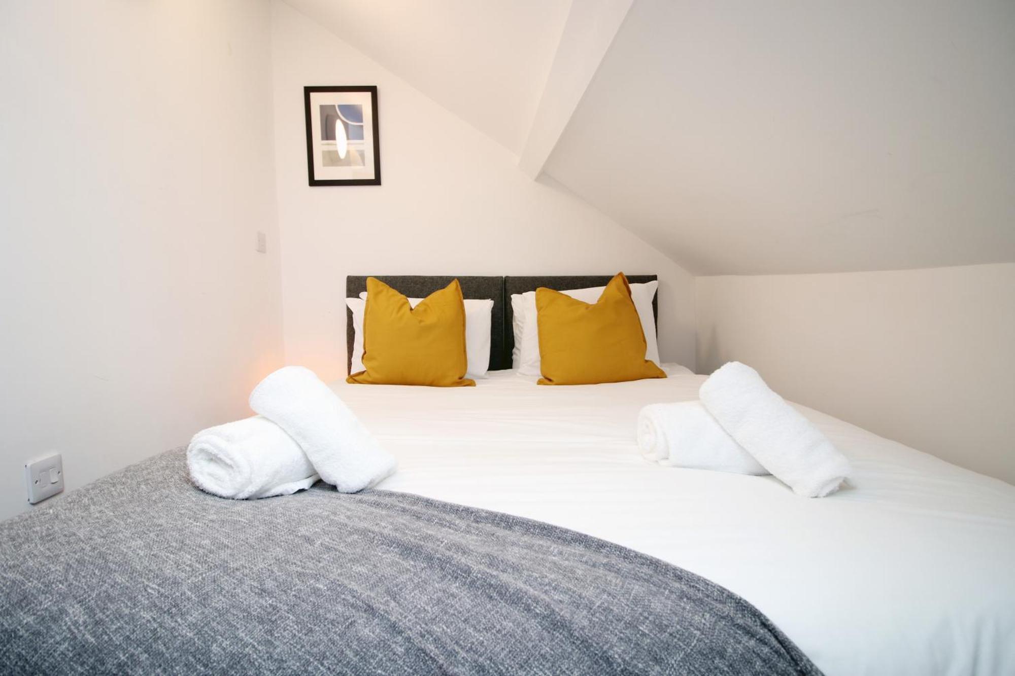 Fully Equipped Kitchen, Parking, City Centre Swansea Bagian luar foto