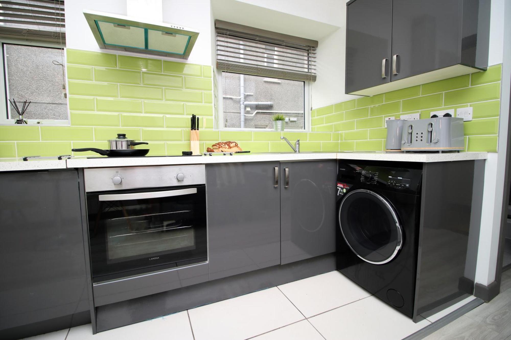 Fully Equipped Kitchen, Parking, City Centre Swansea Bagian luar foto