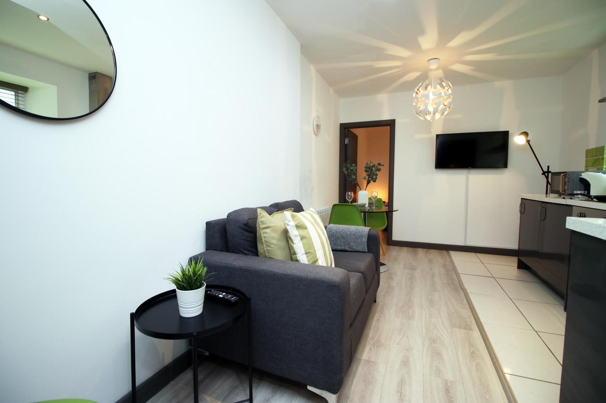 Fully Equipped Kitchen, Parking, City Centre Swansea Bagian luar foto