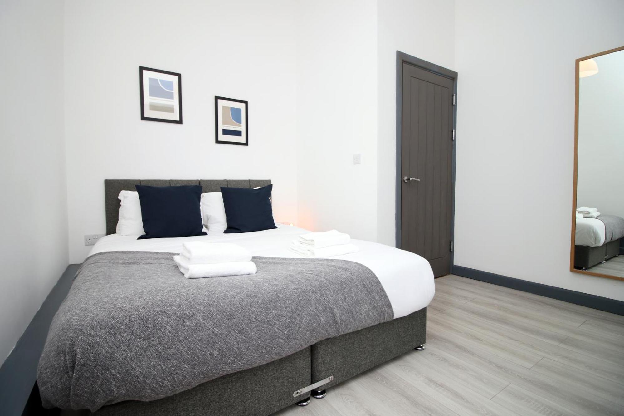 Fully Equipped Kitchen, Parking, City Centre Swansea Bagian luar foto