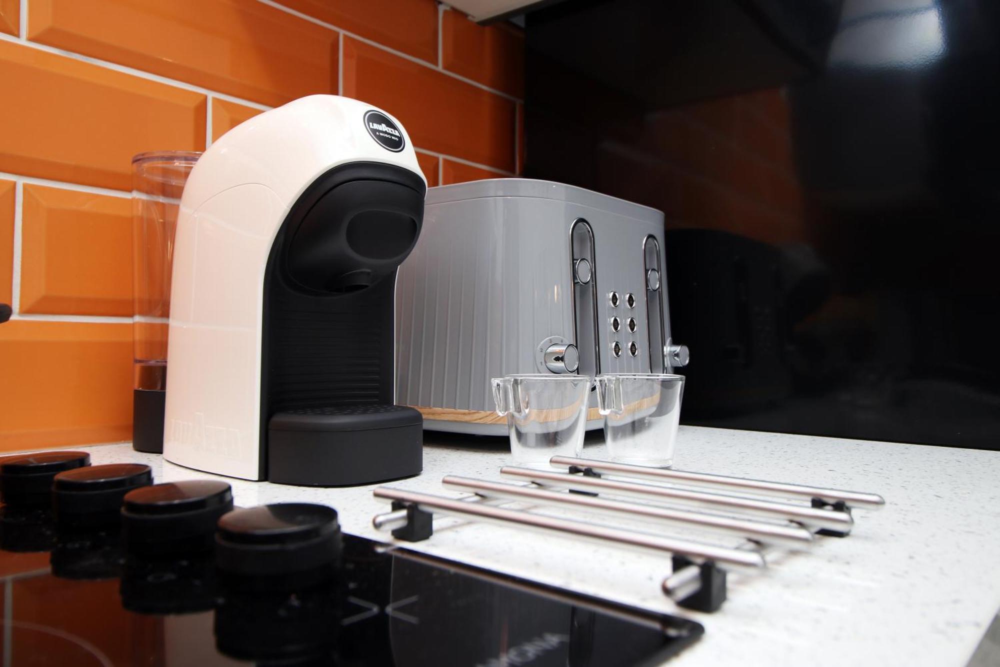 Fully Equipped Kitchen, Parking, City Centre Swansea Bagian luar foto