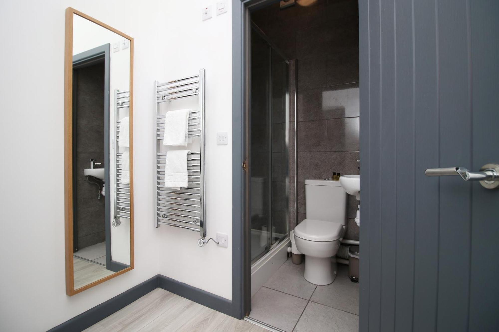 Fully Equipped Kitchen, Parking, City Centre Swansea Bagian luar foto